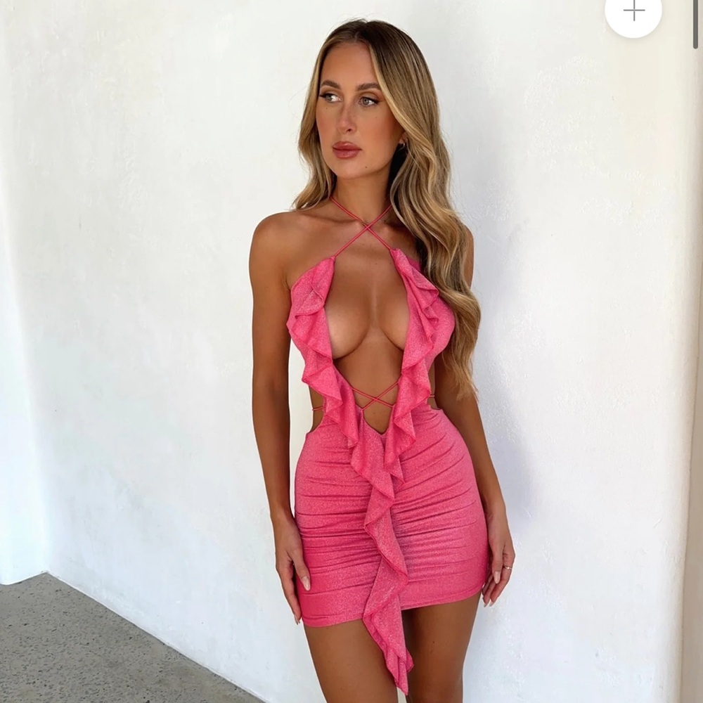 OUTCAST EXCLUSIVE: Pink sparkly dress!!